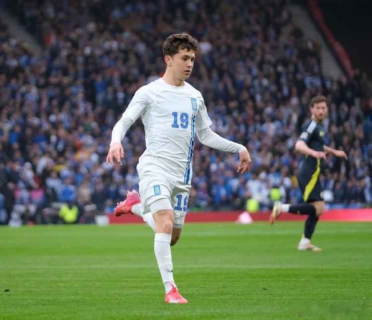 英媒：切尔西有意希腊18岁天才卡雷查斯，拜仁、巴黎等队也感兴趣据英国媒体team