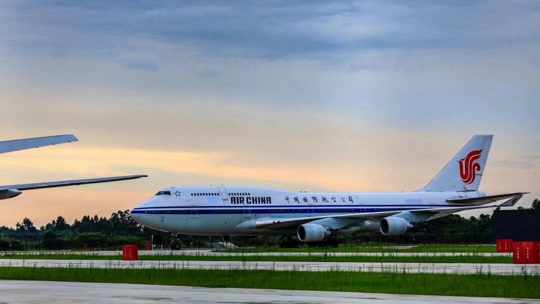 国航B-2445 波音747-400挂牌出售，底价7200万元。这飞机我以前经常