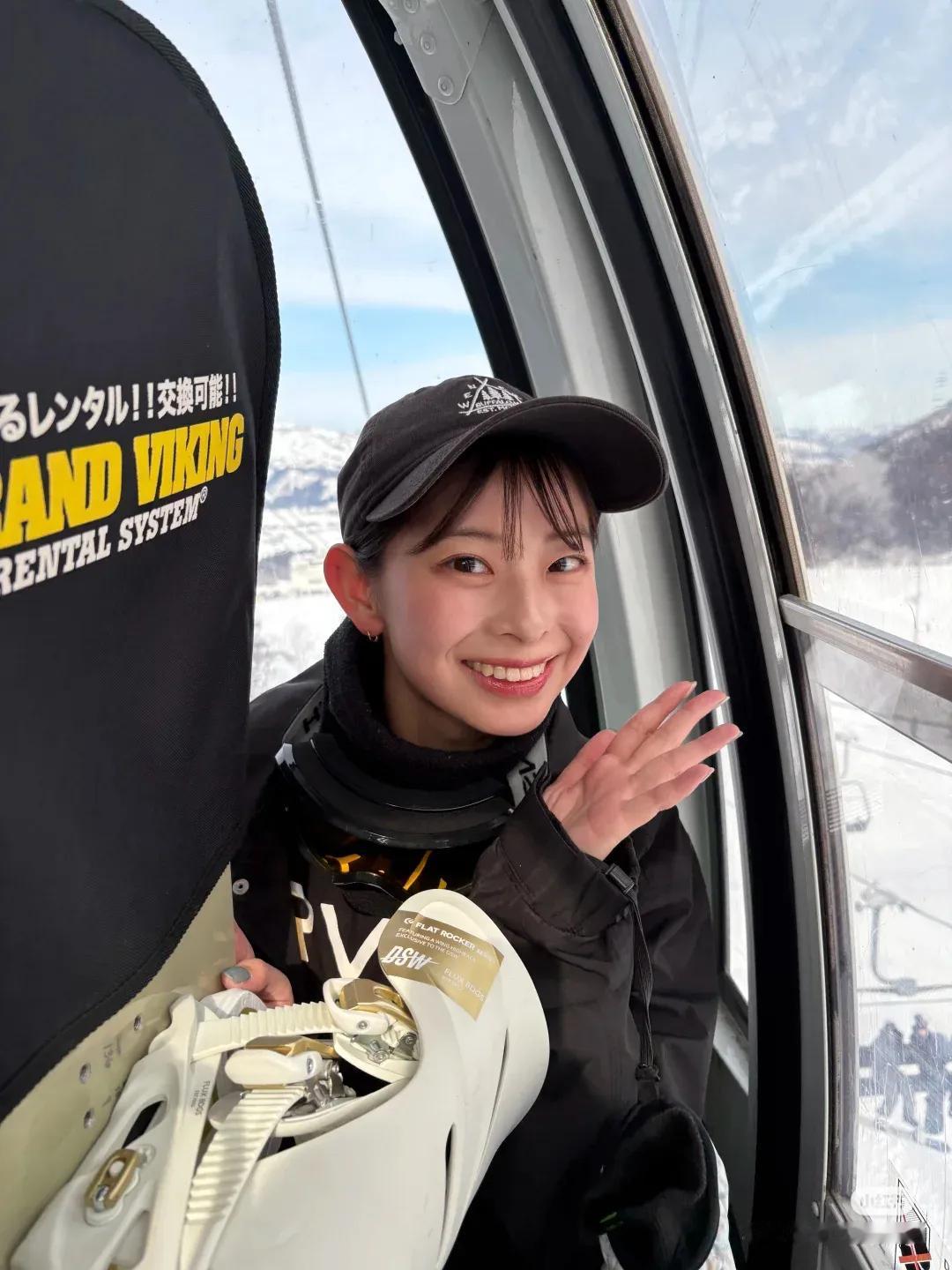 话说日本近几年就推出了许多颜值和气质都相当不错的新晋博主，而EMI就是其中之一。