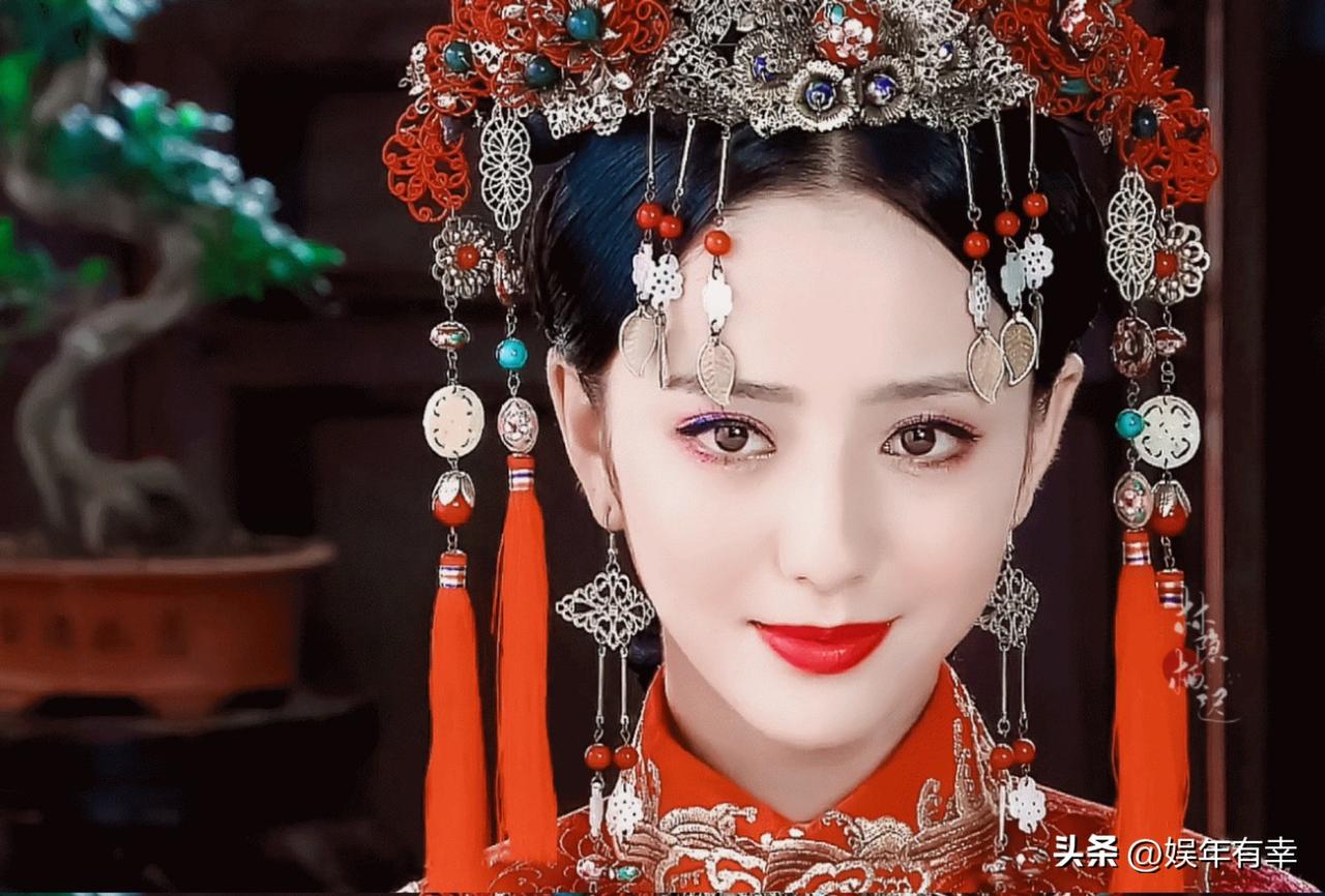 于正亲口确认佟丽娅加盟新剧《朝玉阶》，称剧本出色，佟丽娅本人也很喜欢这个角色。消