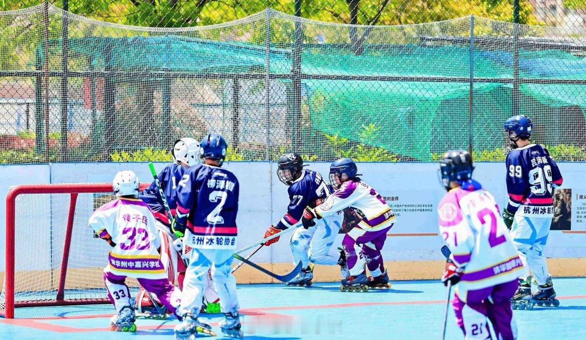 浙江轮滑少年齐聚宁波大展身手 4月18日，2026年浙江省青少年轮滑锦标赛在前湾