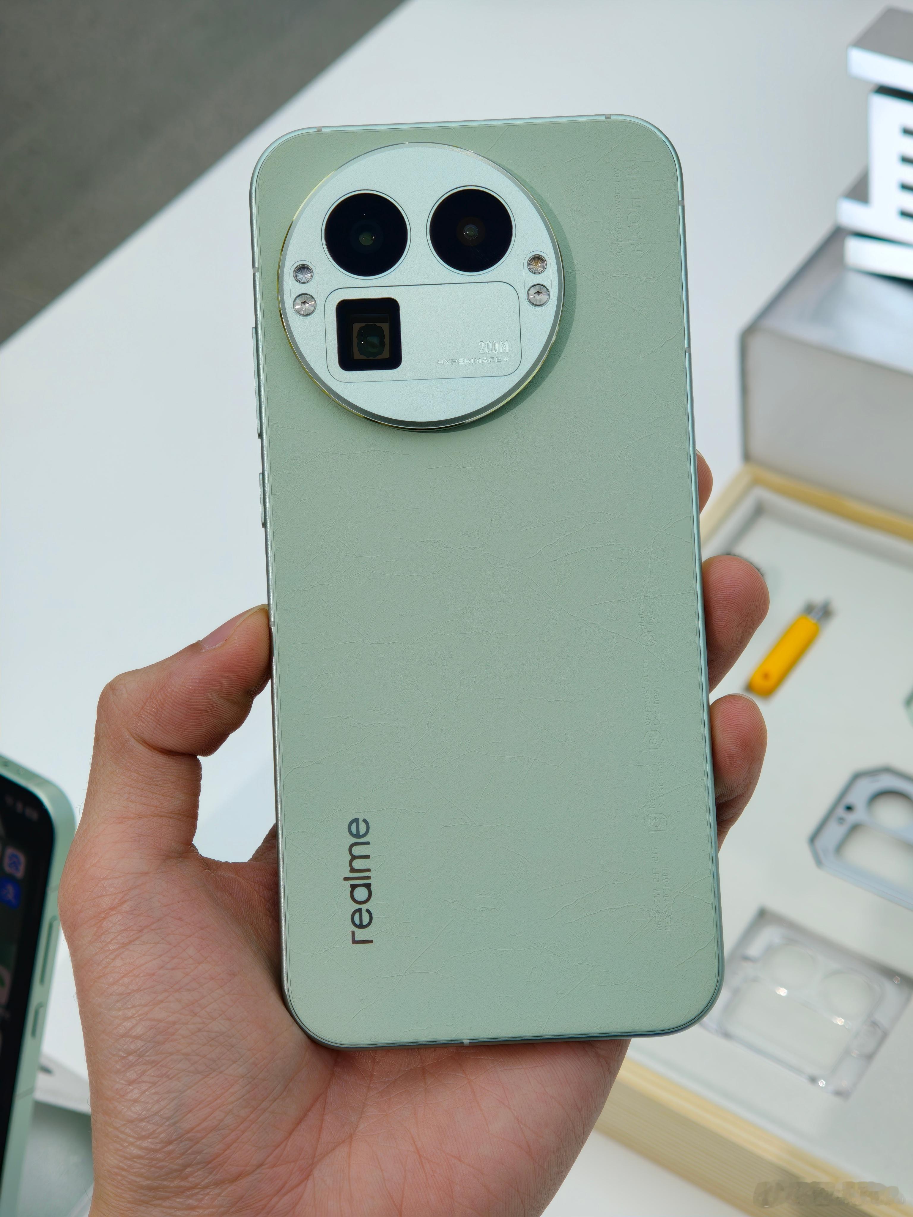 iPhone降价安卓旗舰却卖爆了现在的安卓旗舰比iPhone好玩多了，体验也更好