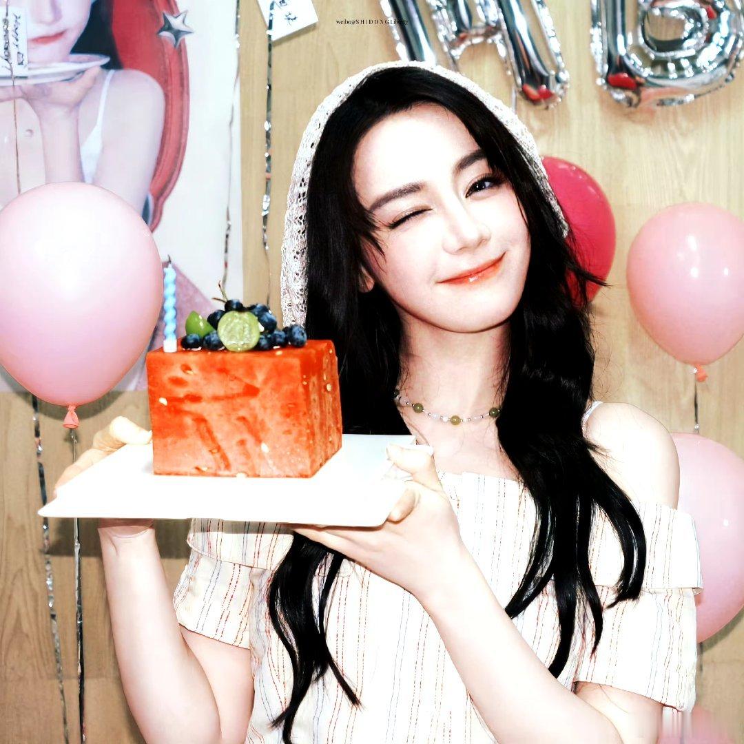 迪丽热巴迪丽热巴0603生日快乐 dlrb 今天星期巴 dlrb 迪丽热巴你的风
