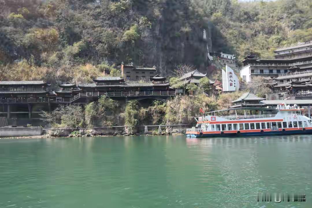 父爱则母静，母静则子安，子安则家和，家和万事兴。