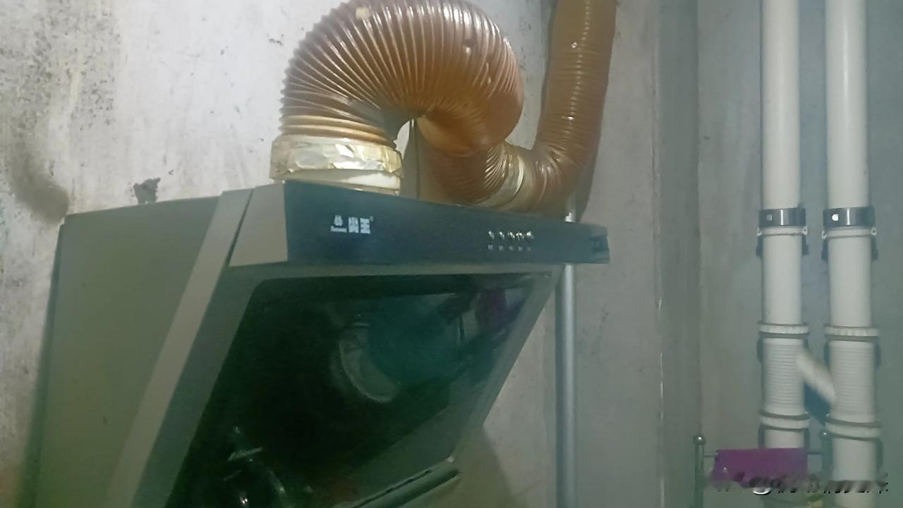 我家租户打电话给我，让我去她家看看，我问她有什么事，她又不说，只是告诉我来了就知