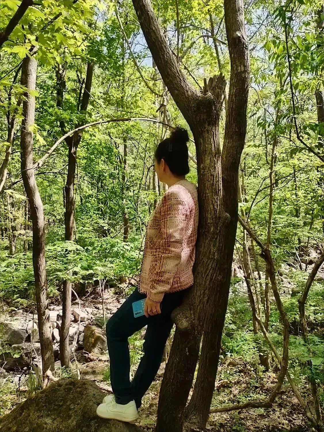 提个问题自问自答

问题：老伴是自己的粉丝好不好？
答：双刃剑，好也不好。
为什