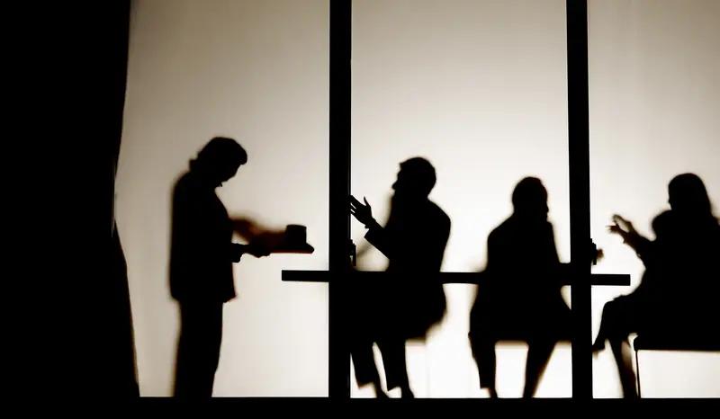 人际往来关系就像一张复杂的网，从相识到相知，有其特定发展阶段。刚开始是选择定向，