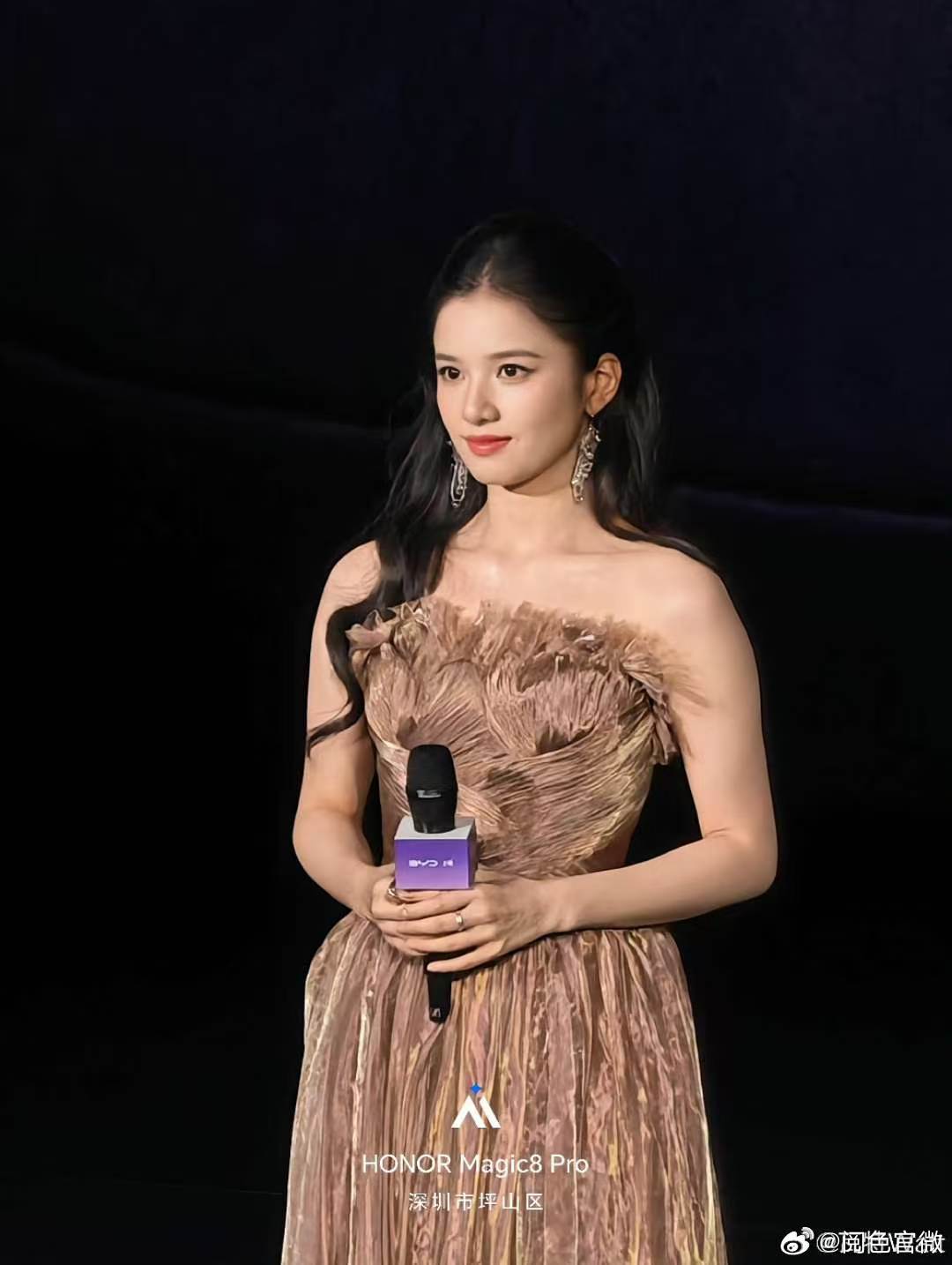 张婧仪这图太生了张婧仪生图太扛打了 绝对的美貌面前，真的是扛得住任何的镜头，张婧