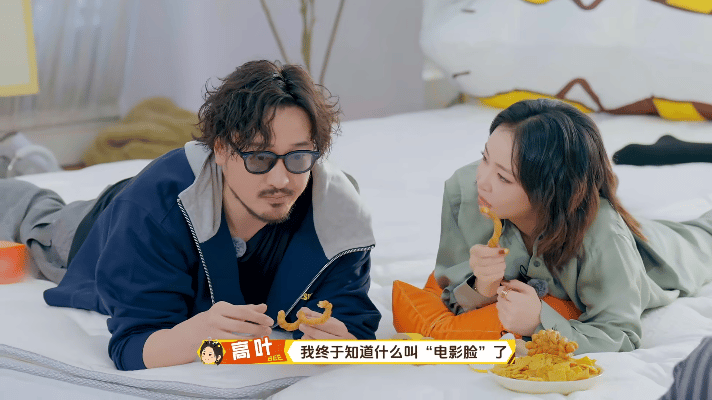 周冬雨祝绪丹演闺蜜帮我出片 周冬雨&祝绪丹闺蜜感拉满！拍照默契度满分，果然女孩子