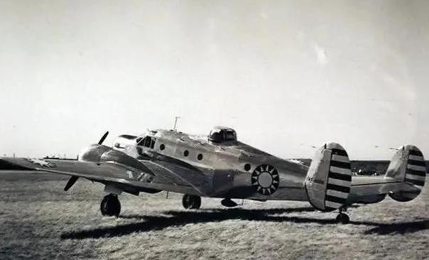 1949年，台湾飞行员江富考驾驶C-47运输机向大陆投诚，不料，他刚启动滑行，却