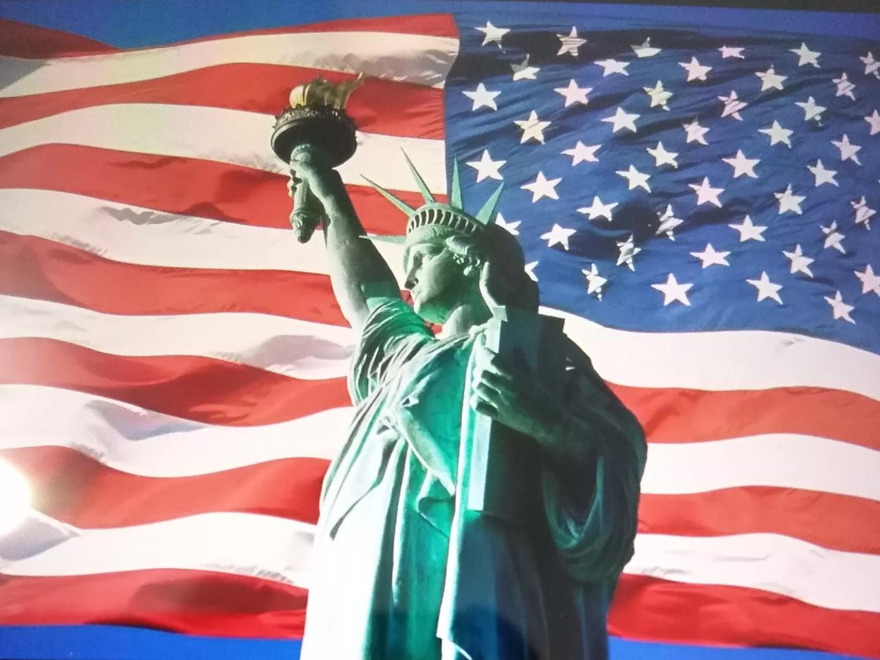 人工智能应用于教育场景，能实现个性化学习和教学。事实上他在欺骗世界人民和国家，怕