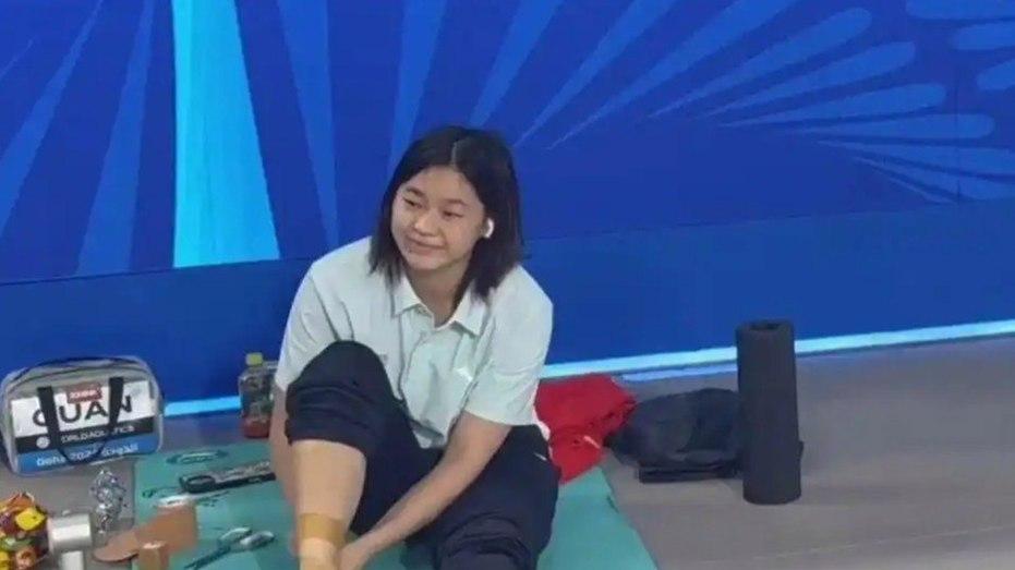 全红婵在11月12日凌晨分享了多张全运会现场照片，包括与队友的合影、颁奖仪式以及