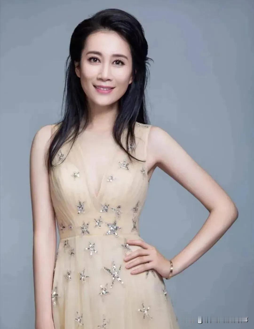 温峥嵘曾因《错爱一生》一剧大放异彩，她在剧组中放出豪言：“非女主角的戏，休想找我