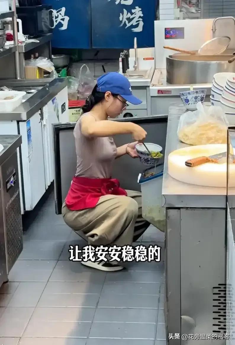 江苏无锡，18岁女孩在牛肉汤店打暑假工，她踏实勤快，待客诚恳，得到了老板的肯定，