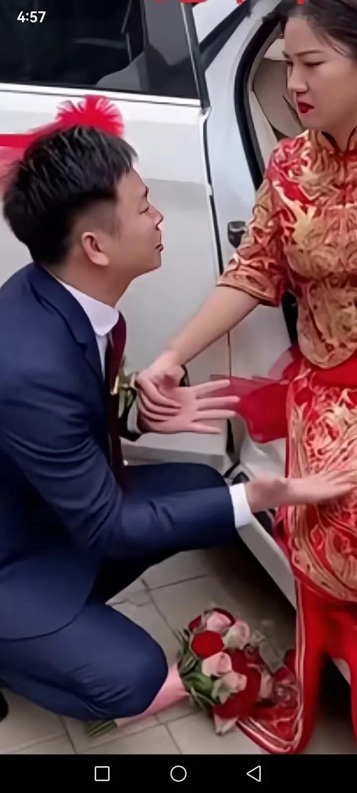 结婚当天，新娘抛出两大“硬条件”：婚房必须加她名字，婚后要把丈母娘接来同住。新郎