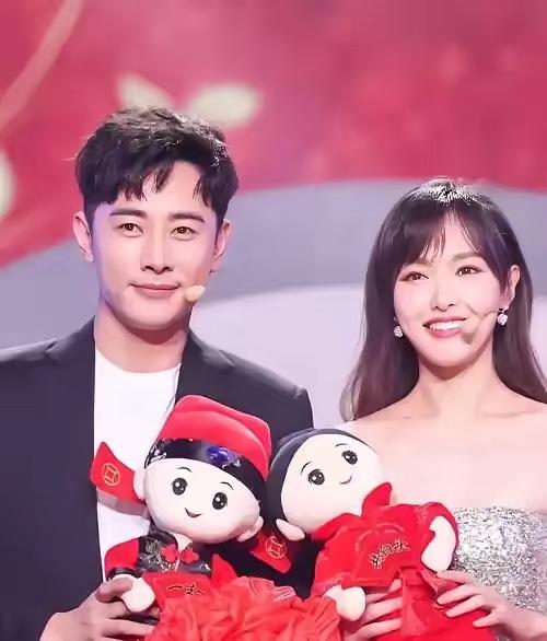 唐嫣此刻的心情，估计比吃了苍蝇还难受，她无论如何也想不到，网上盛传她与罗晋分开的