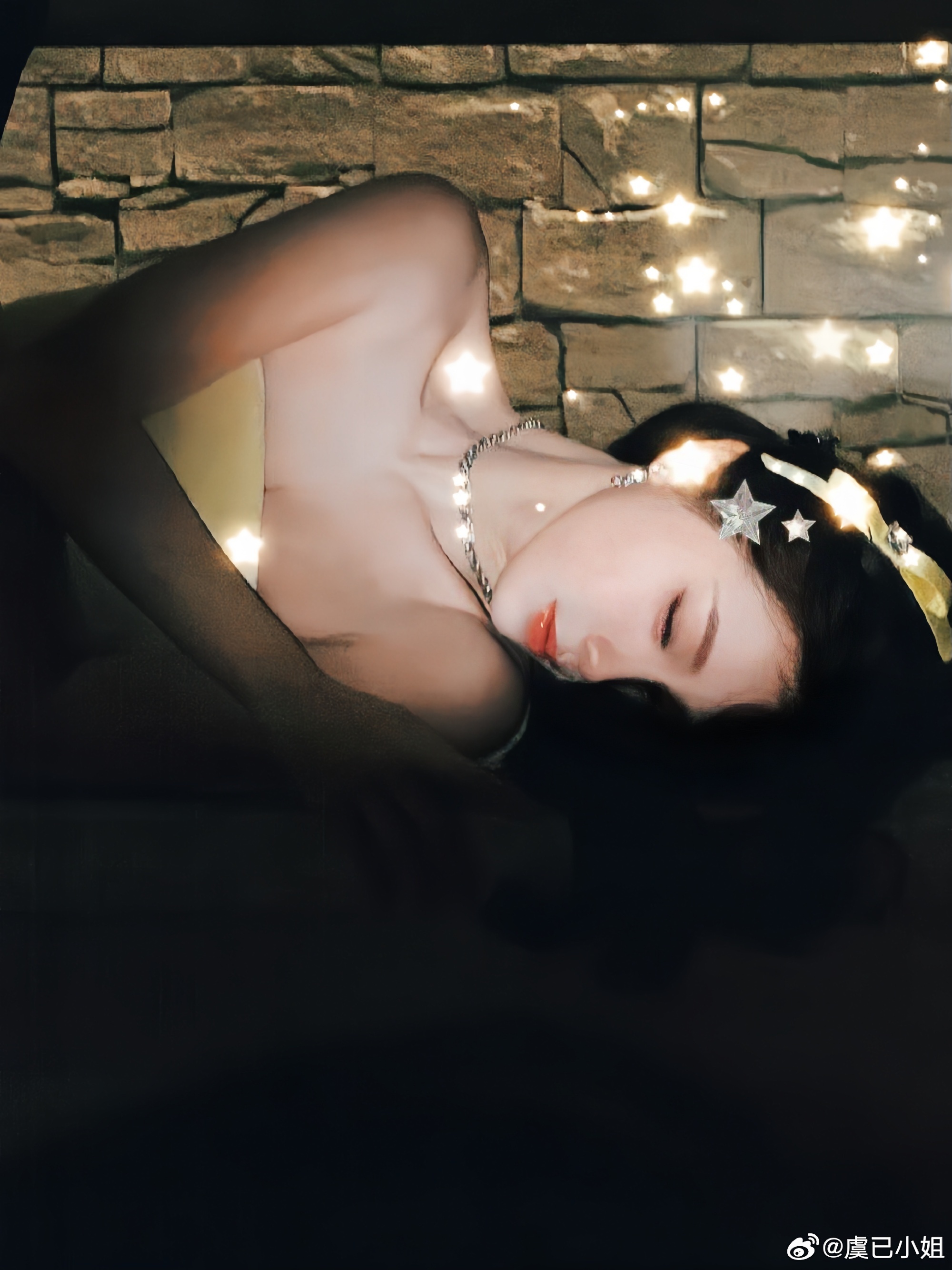 虞书欣  🎗☆·∴ ☆．·∴ ☆． ∴ ☆．．·忽然觉得周围暗了下来 原来是星