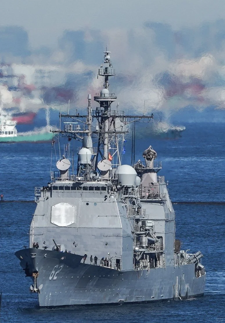 军事 美国海军提康德罗加级导弹巡洋舰罗伯特·斯莫尔号(CG 62)进入...