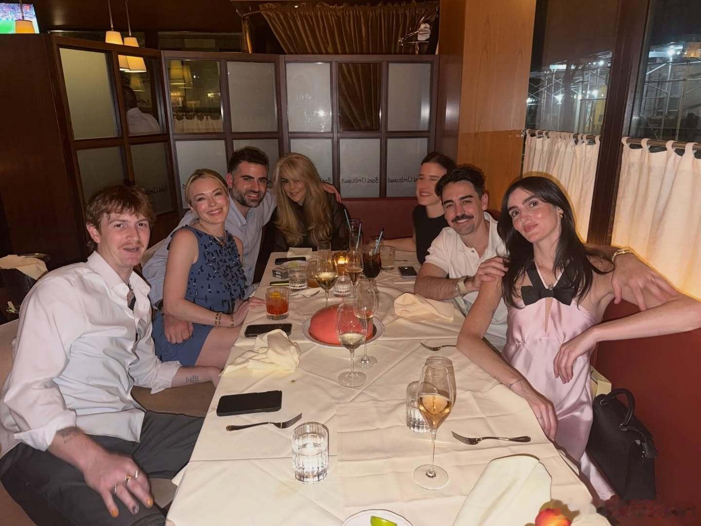 lindsay lohan林赛罗韩分享近期私照，工作之余和亲人享受家庭时光，也为