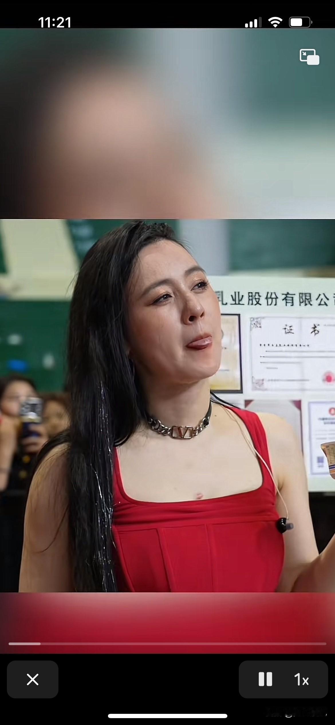 唐艺老师到底有多少岁了，一个没有美颜但是化妆的照片，怎么看着还是上了一点年纪，原
