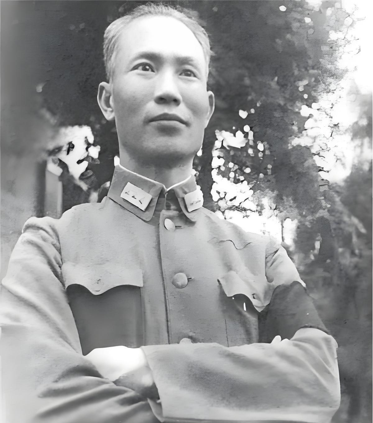 孔祥熙被一句“公兄”喊懵，转头差点丢官。

陈诚笑眯眯递茶，下一秒刀已架脖子。