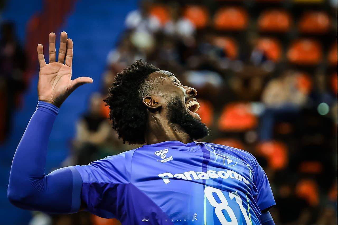 【2025男排世俱赛 小组赛：佩鲁贾3-2大阪布鲁特恩】北京时间18日凌晨，巴西