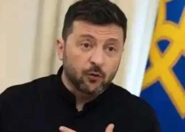 现在美国和俄罗斯的态度都已经很明确了，俄乌冲突若是想结束就需要泽连斯基的一句话，