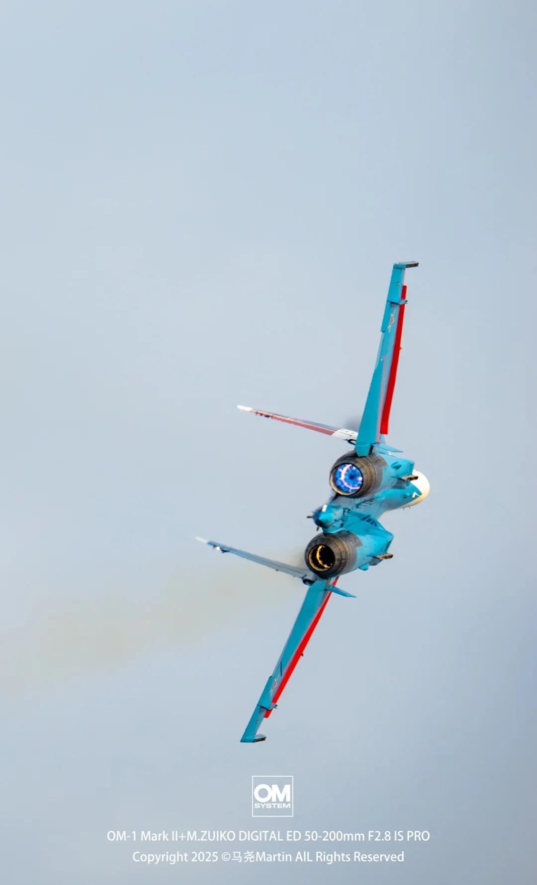 活久见！天上的煤气灶点火了🔥！
🇷🇺俄罗斯空天军 勇士飞行表演队的重型战机