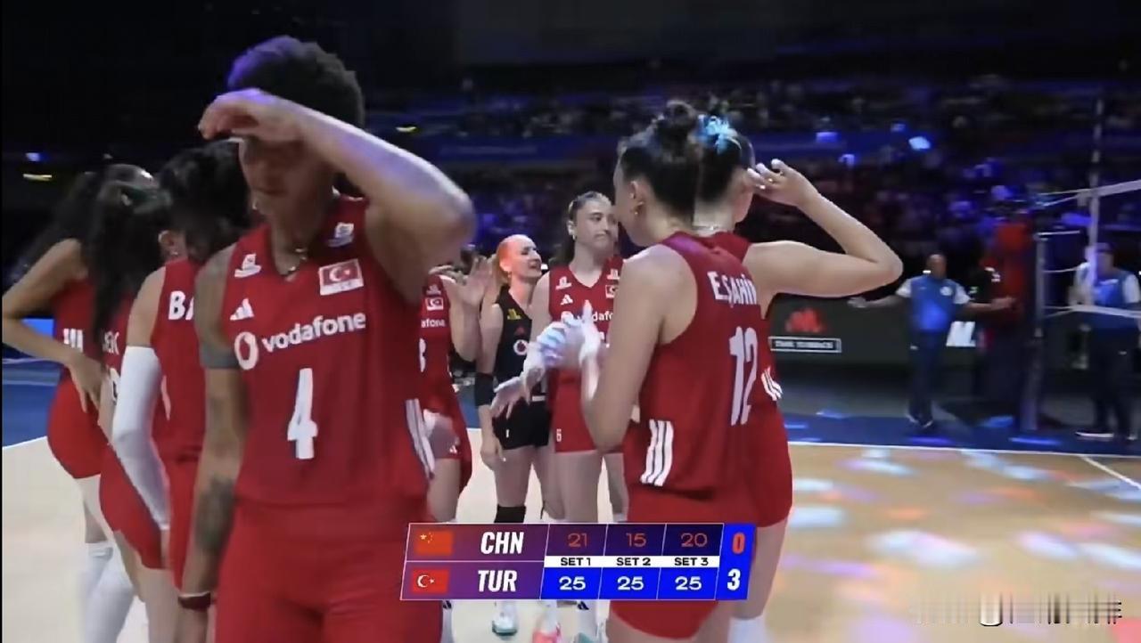 中国女排输在两点，赵勇负一半责任！！

首先这场比赛应该是抱着冲击对手的目的，毕