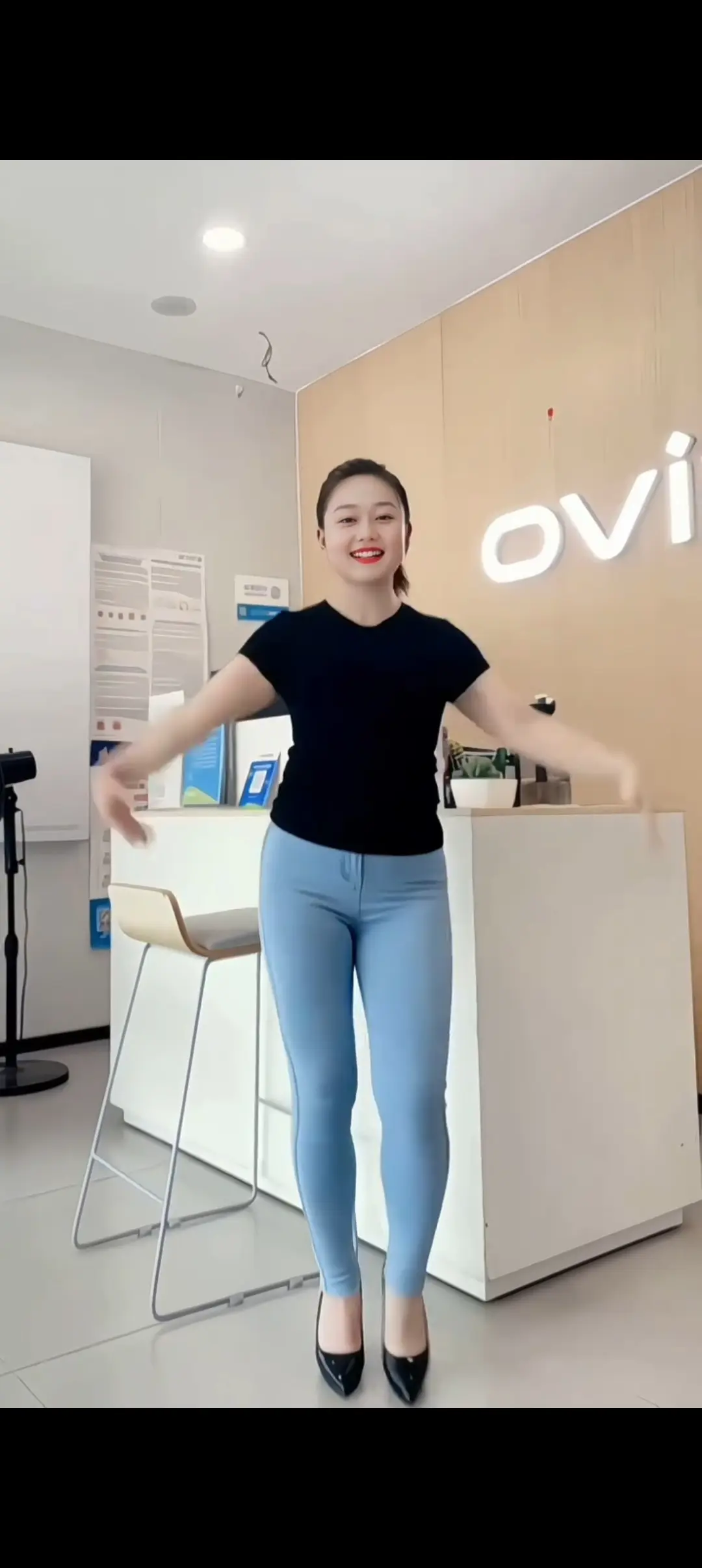 小桃子舞蹈美丽动人爱跳舞