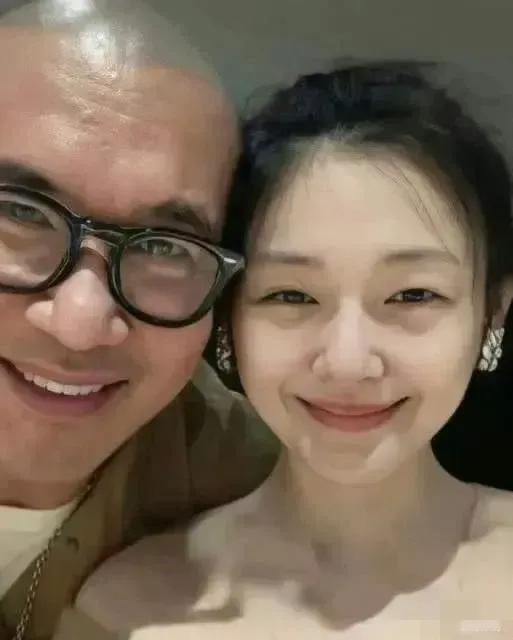 大S生日，具俊晔送亲手画的画以及把礼物藏厕所被吐槽！

10月7日，具俊晔突然引