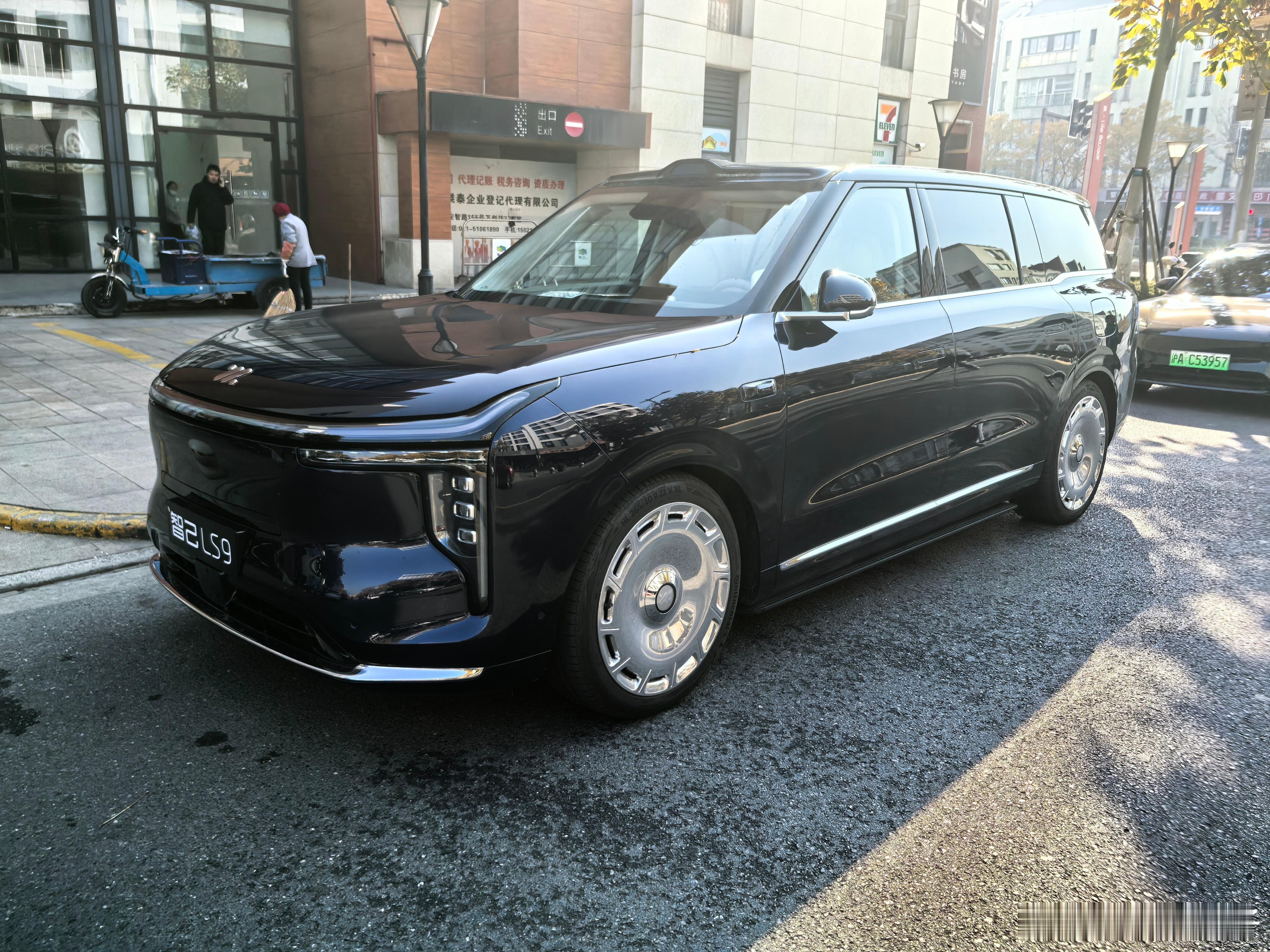 底盘工程师走心评测——智己LS9今天老师借到一辆顶配的智己LS9 66 ultr