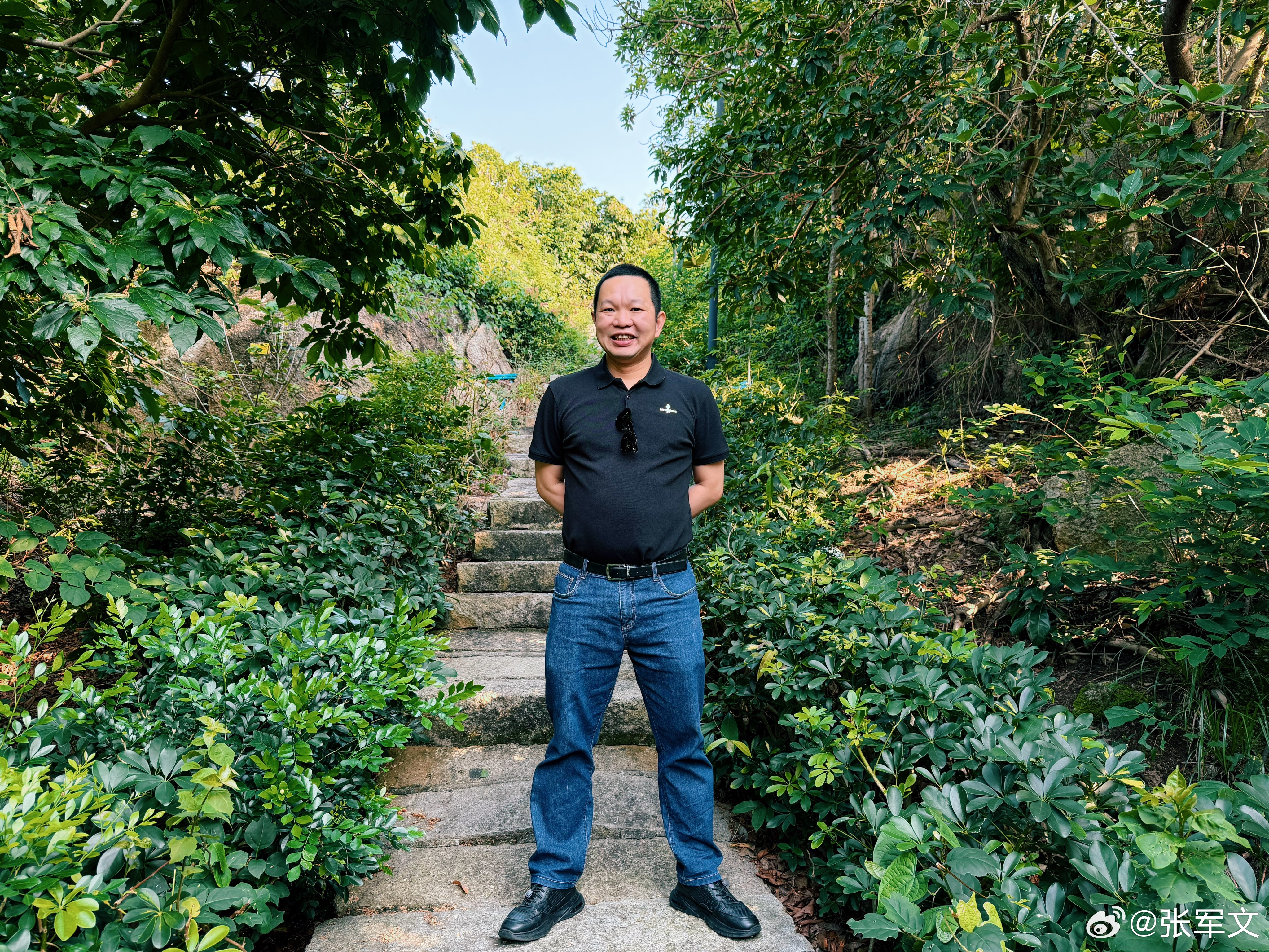 这一生最重要的功课，是与不完美的自己和解。放下完美主义执念，原谅曾经的失误，停止