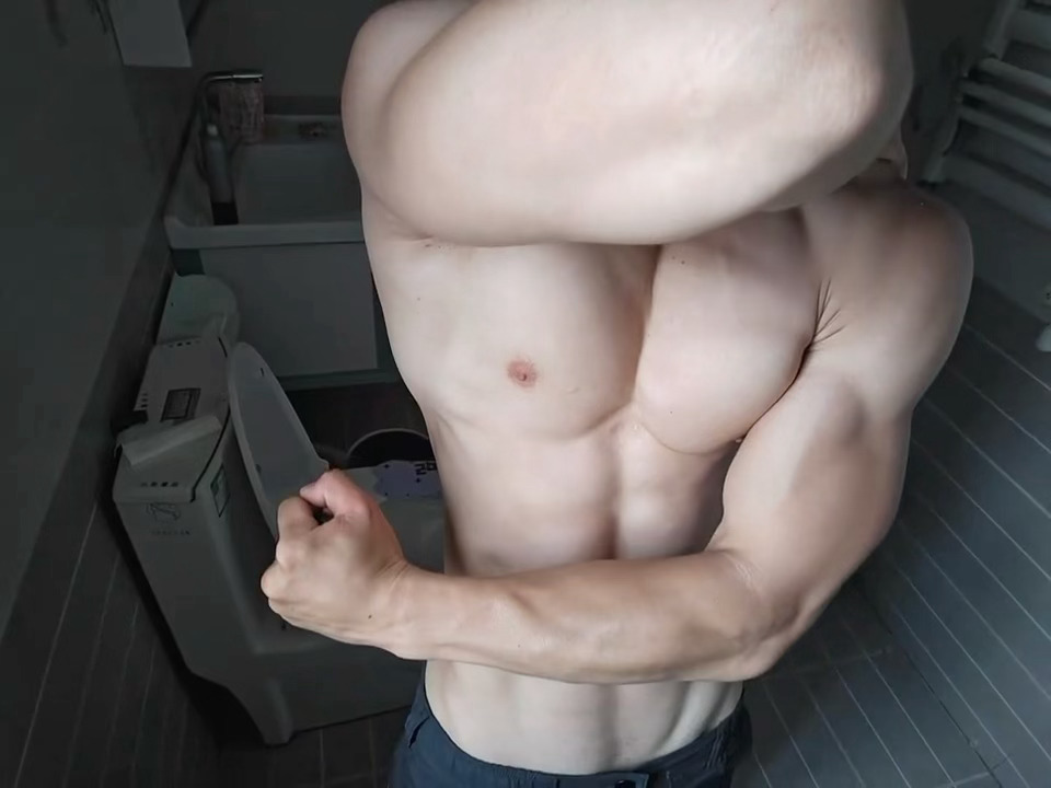 万岁山肌肉npc 