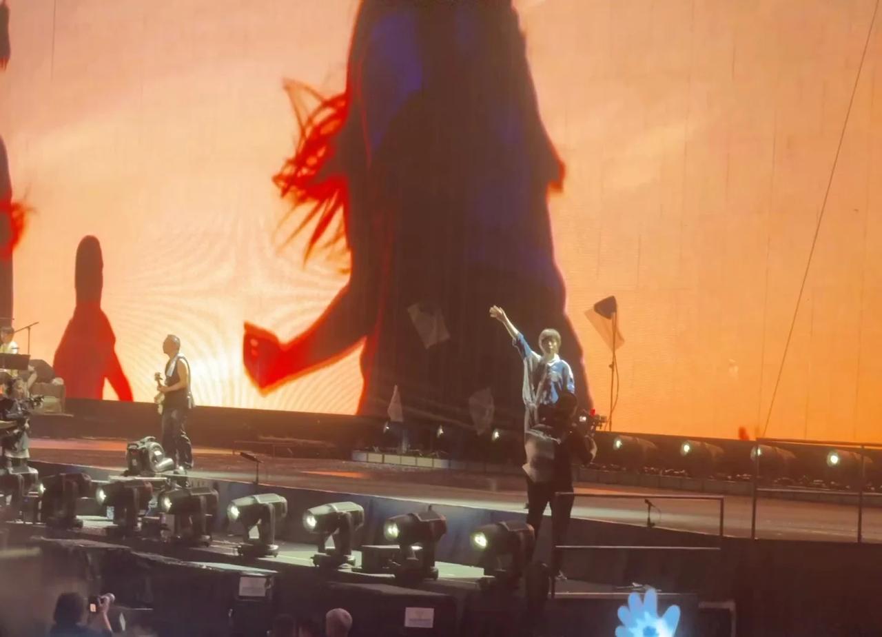 发现被cg后，在我的视角，他都做了什么
第一次发现了张模棱两可的照片，他编了个巨