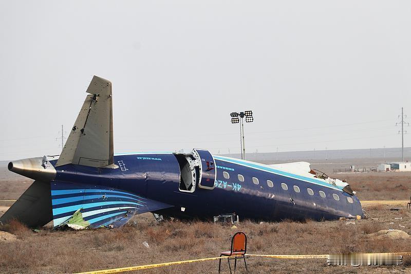 关于致38死的阿航空难，普京终于认了。阿航事件发生是因为当时空中同时有三架乌克兰