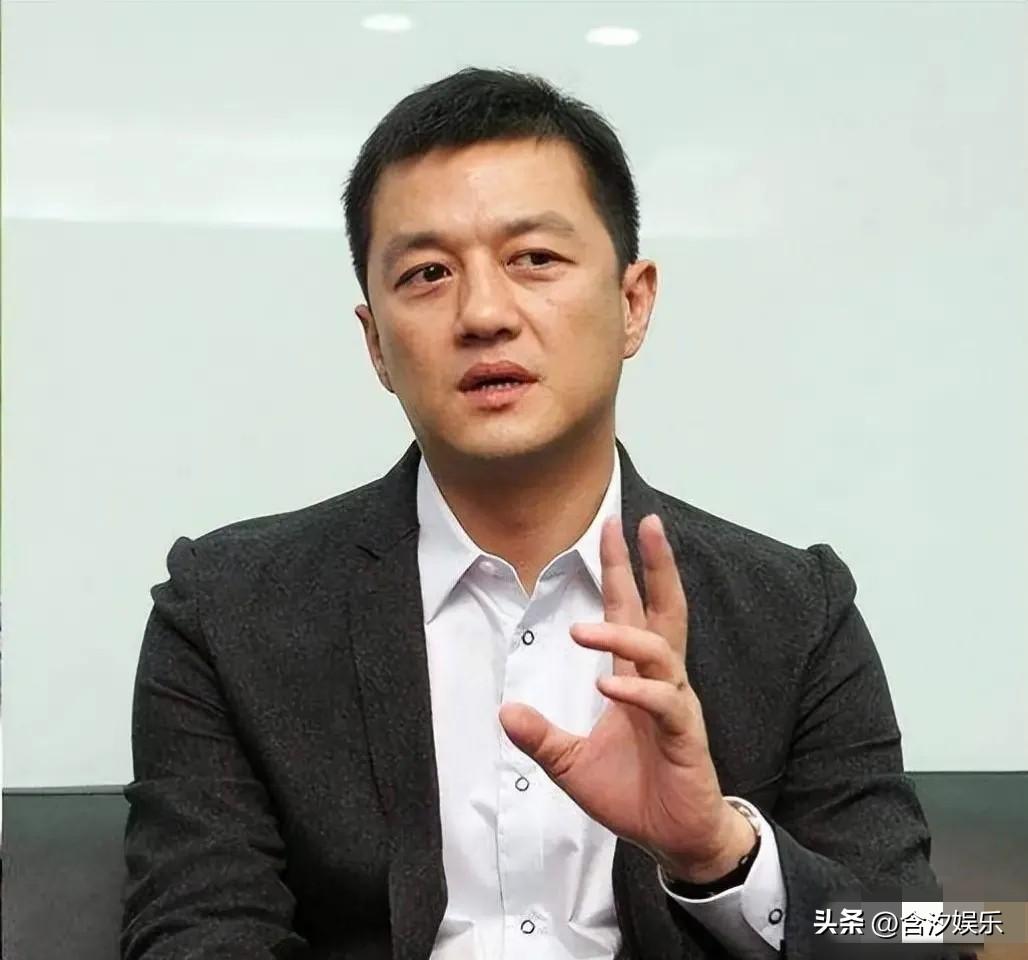 主持人好奇地问李亚鹏:“你小女儿是在春天出生的，为什么不叫李春，而是叫李夏？”李