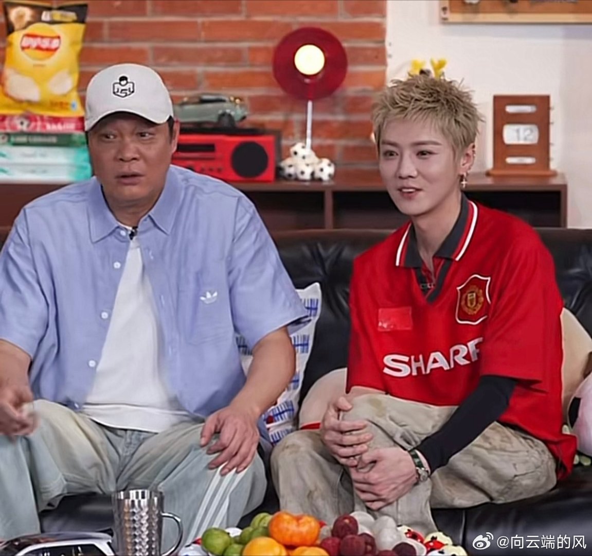 鹿晗预测姆巴佩最有可能拿金靴队内优秀球员不少，但姆巴佩的得分稳定性独一档，鹿晗聊