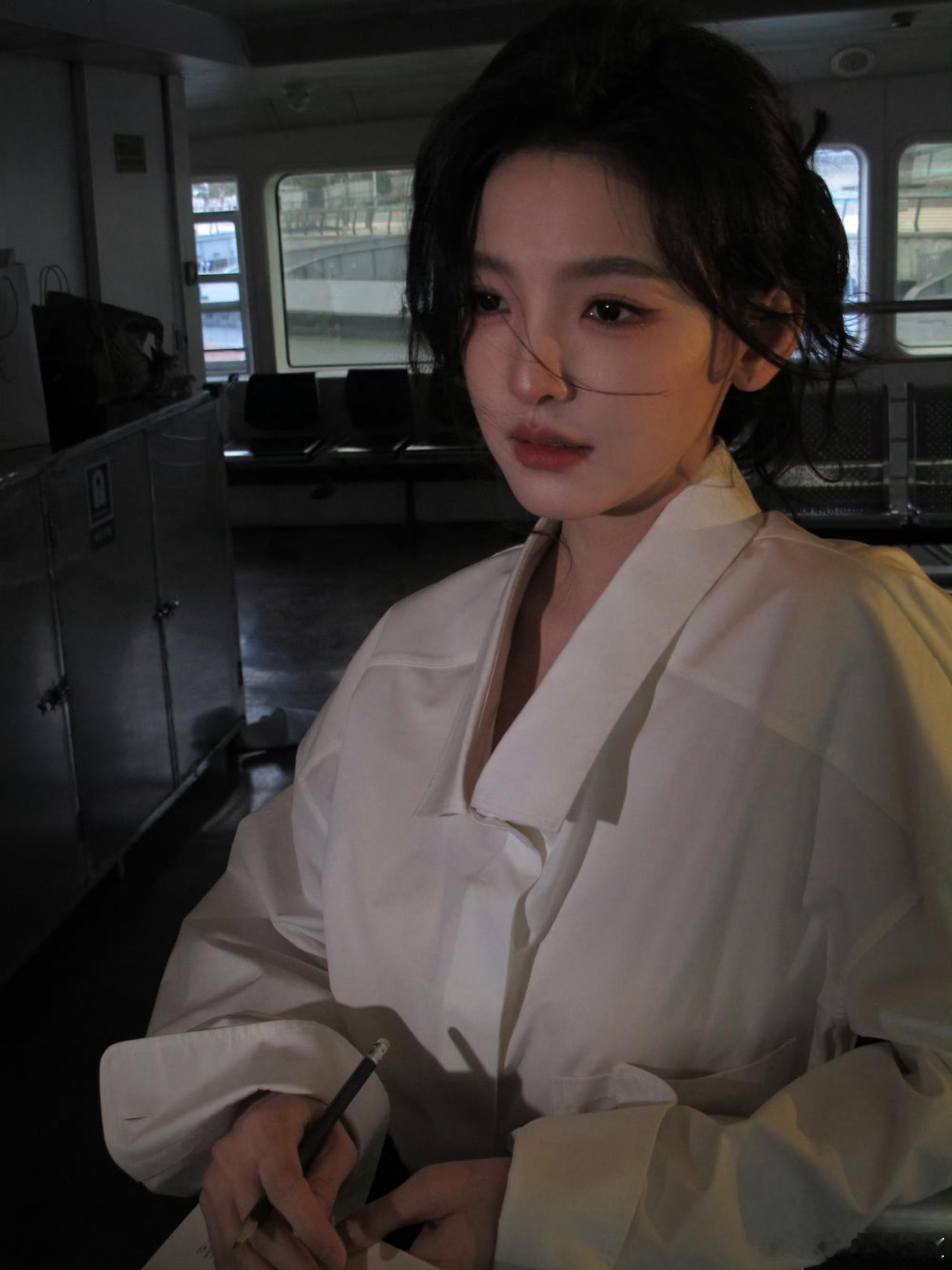 章若楠沈千盏 zrn 章若楠想把你和时间藏起来 “你的光芒照亮了我的平凡生活，像