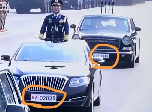 为什么第3辆检阅车，车牌号是1945，而车内空空荡荡...

九三阅兵上那辆空荡