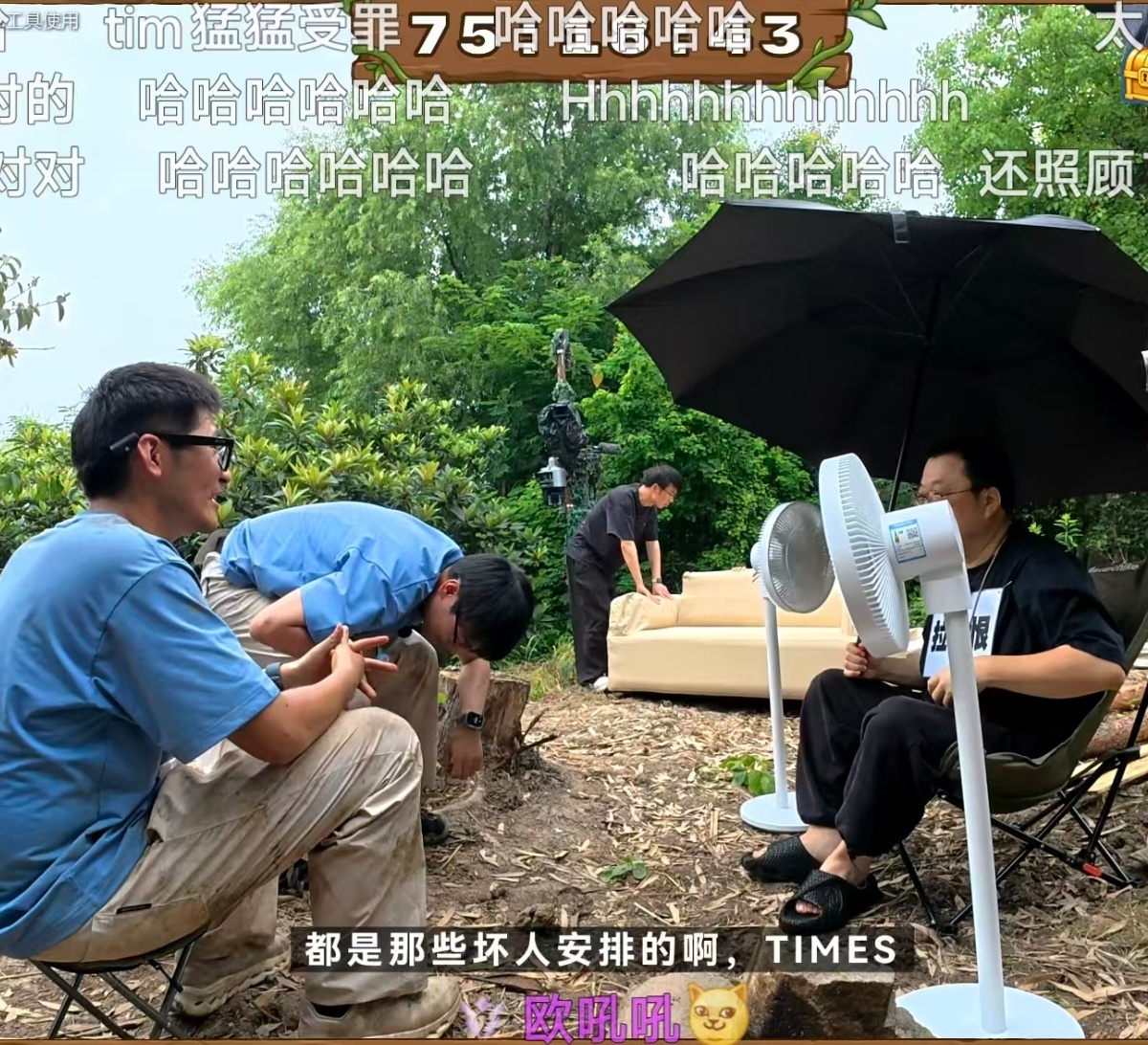 米家风扇C口供电，能外接充电宝，有一些版本立柱还能拆卸，绝对是户外神器了。 