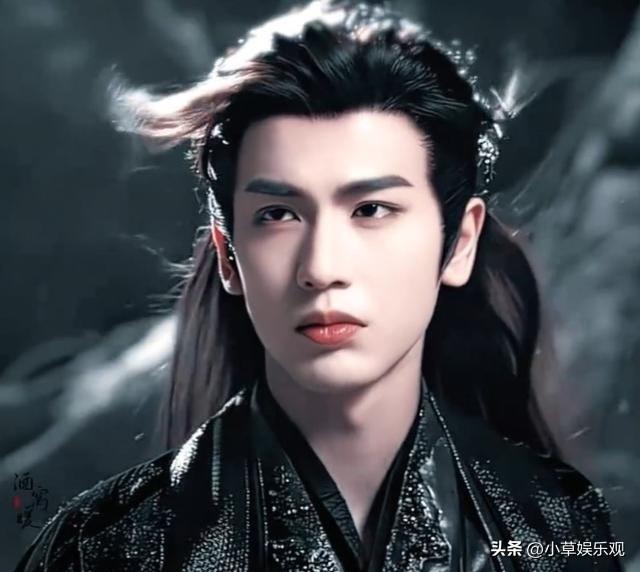 《逐玉》随元青血洗林安镇时让人恨得牙痒，临终那一眼却让无数人泪崩。童星出身林沐然