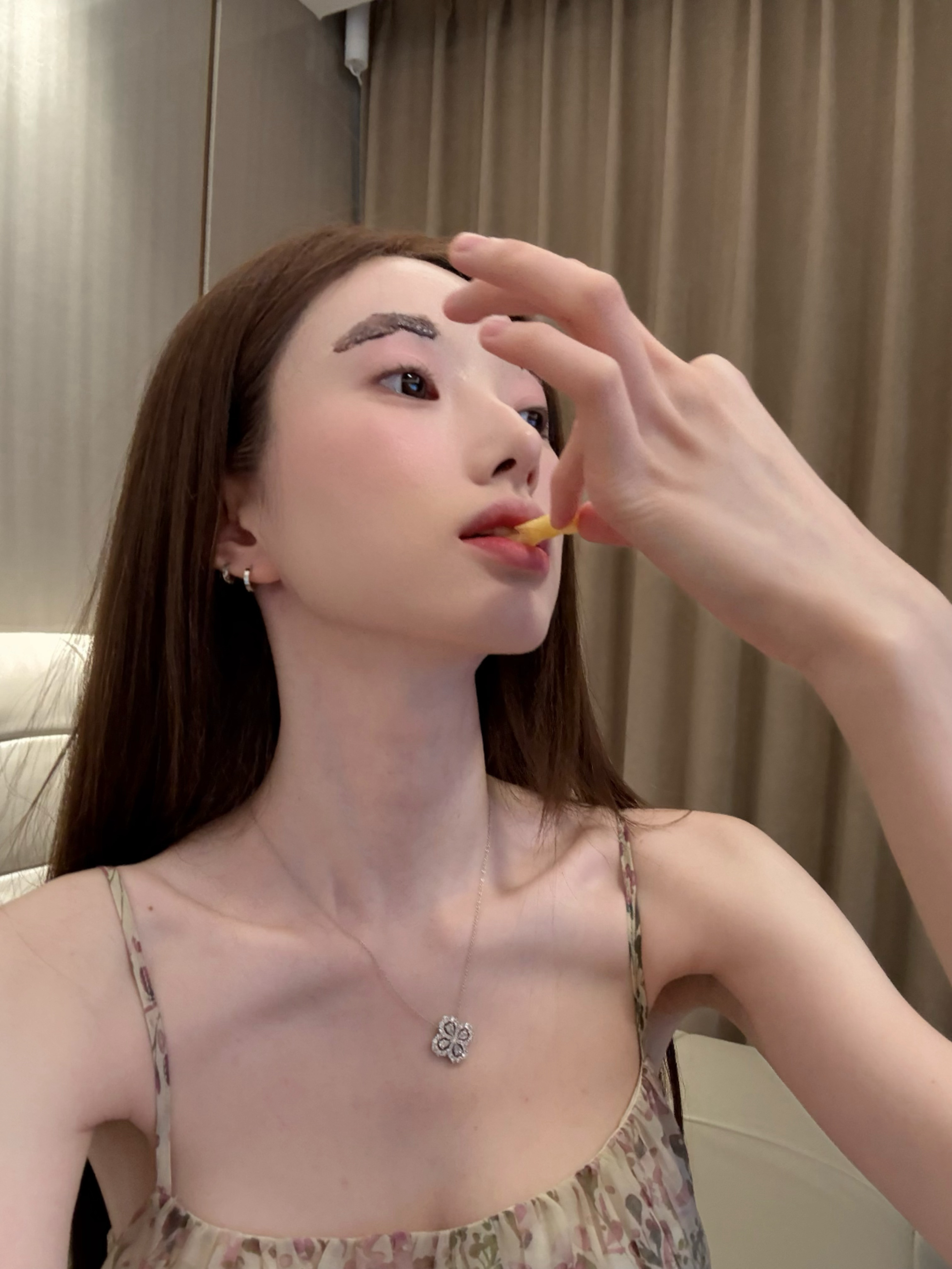 正在进行直播准备哈哈哈哈哈哈，马上6:00开播！不见不散！第一次在家直播，有点紧