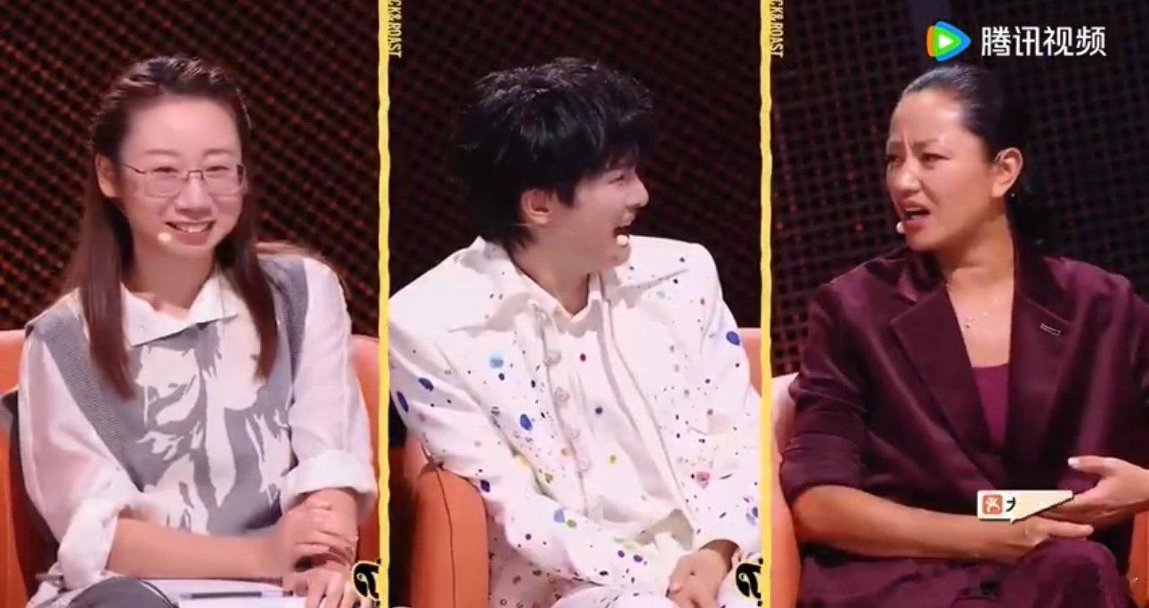 周深一脸不敢相信的看向大张伟周深蹬大双眼看向大张伟哈哈哈哈哈哈周深的表情写满了不