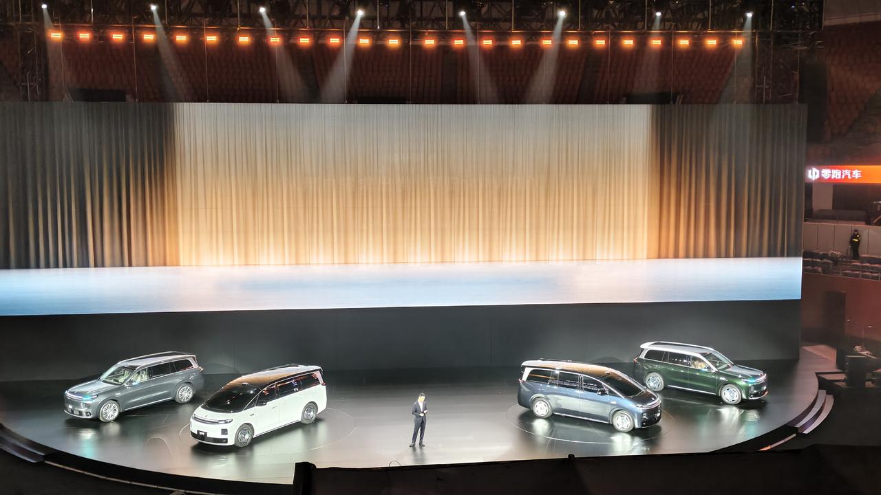 零跑十周年压轴大腕登场：零跑D99-移动的陆地头等舱！
零跑汽车十周年