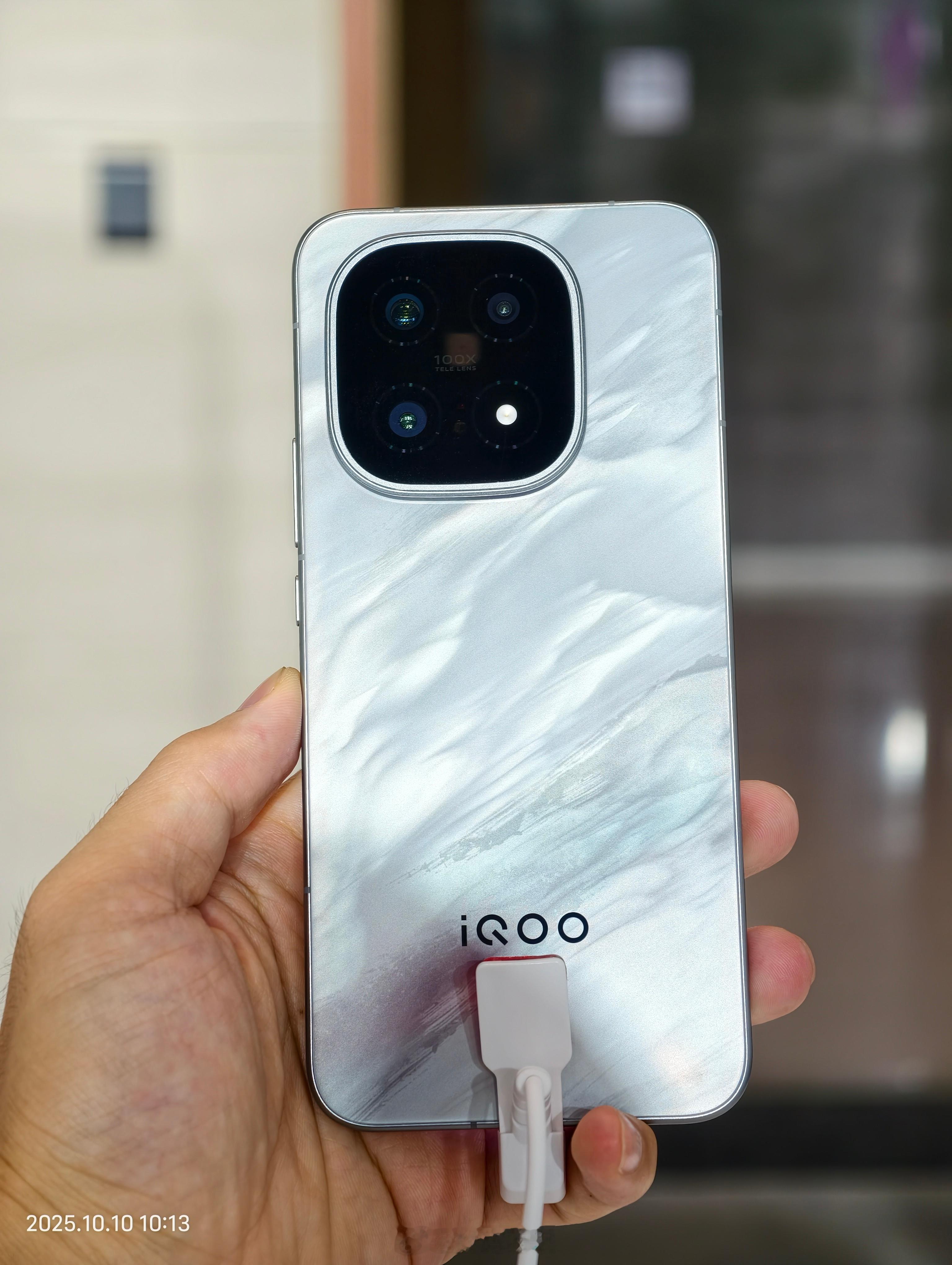 iQOO 15真机，三星2K屏幕，最高100X数字变焦[doge] ​​​