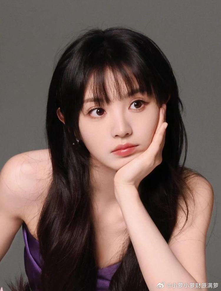 好奇查了一下田曦薇的出身不查不知道一查才知道，她根本不是资源咖，她就是一个不靠背