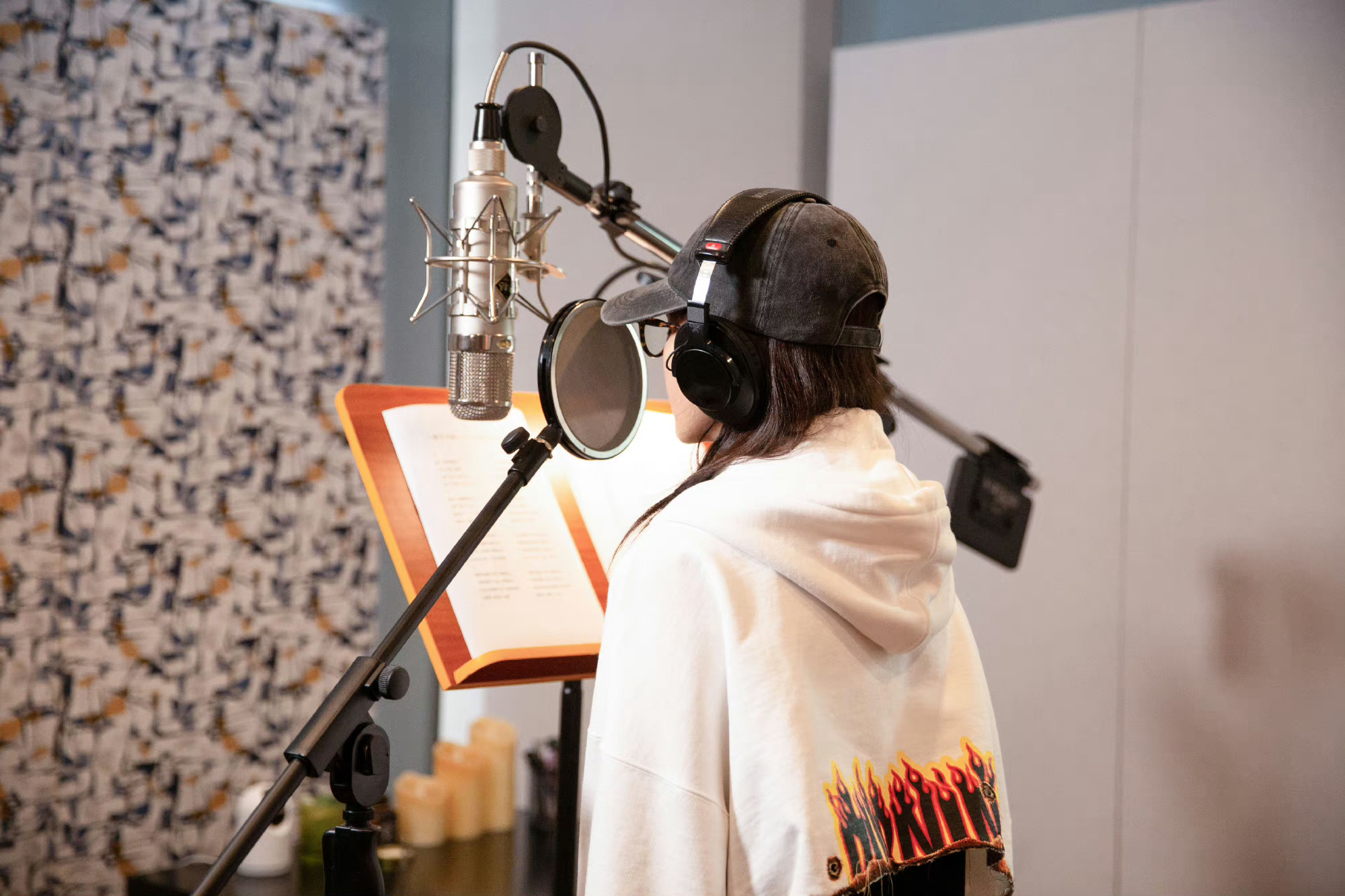 #白鹿[超话]#  🩵#白鹿北上# 🩵#白鹿夏凤华# [哇]鹿鹿新歌录制中，