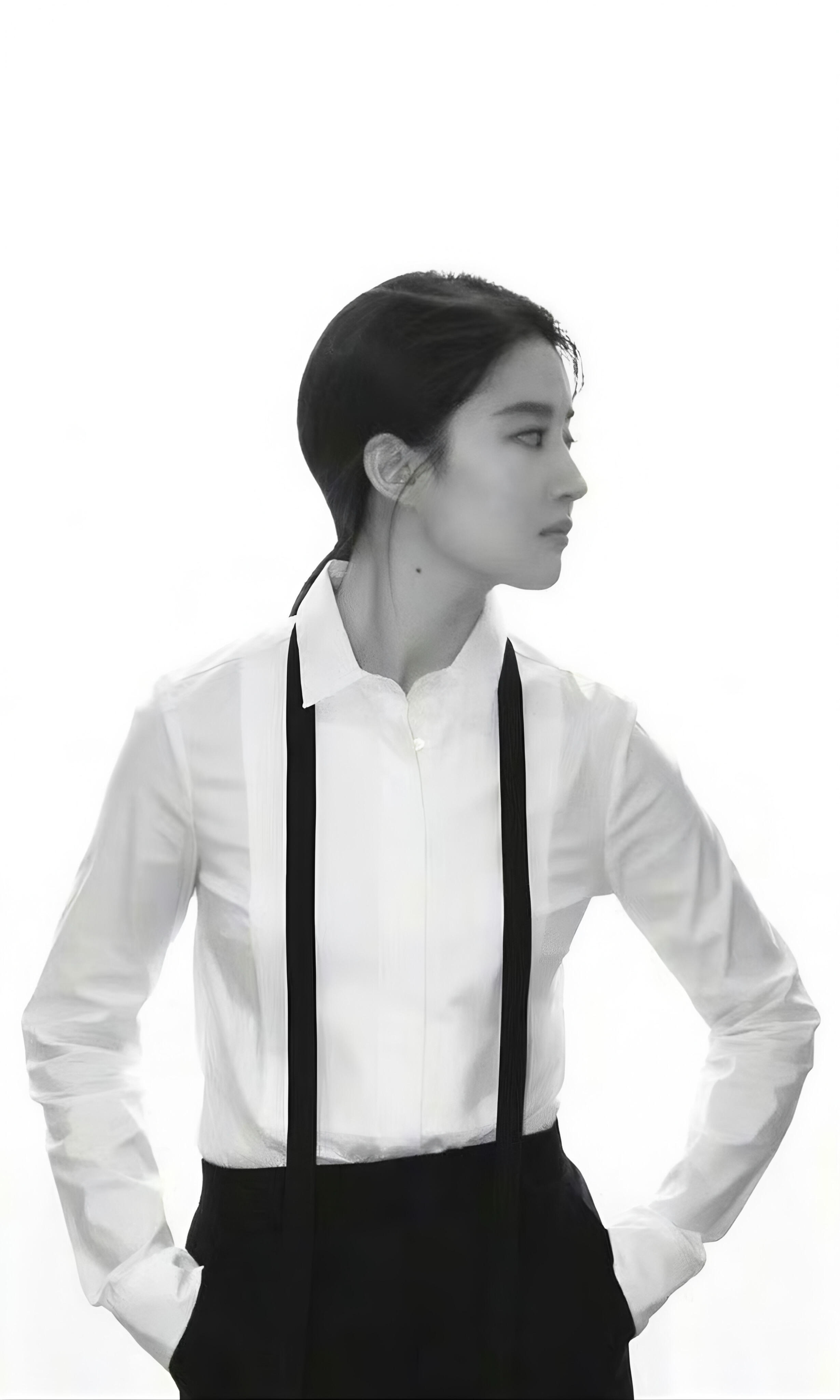 谁还没见过刘亦菲这逆天的腿 