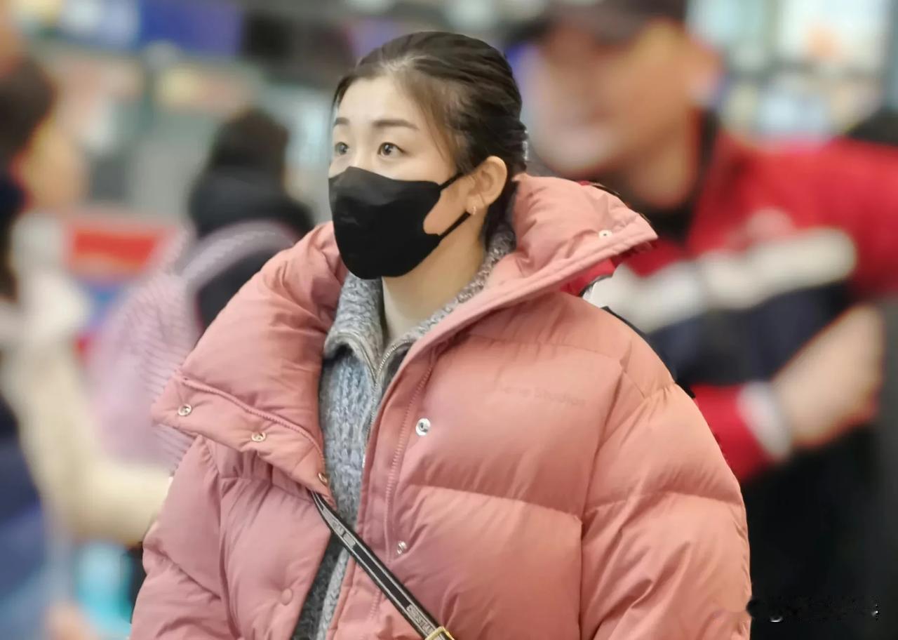 国乒出发三亚
北京时间1月17日，马龙，陈梦出发三亚，开启新一轮的封闭训练，龙队